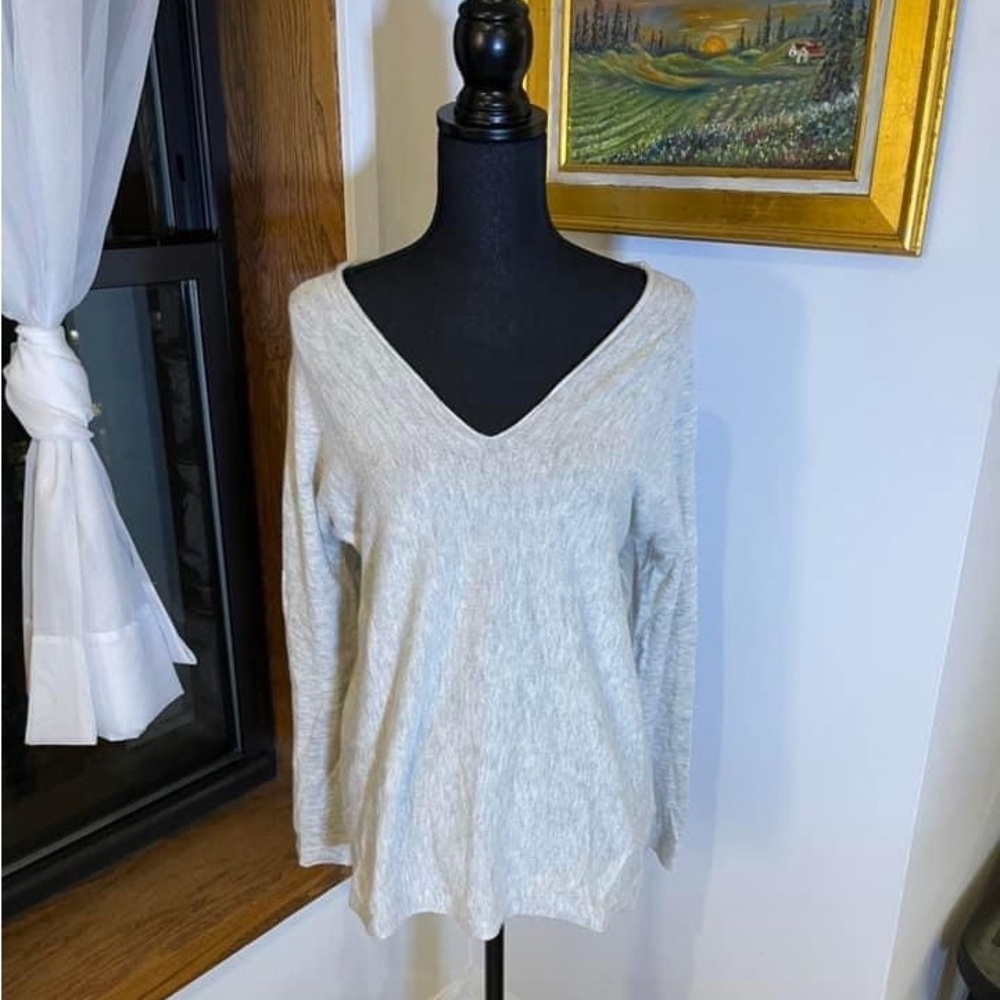 EUC V-Neck Lightweight Vince Sweater (Medium)